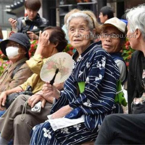 **韩国生育率上升的背后：我与我的“小确幸”**